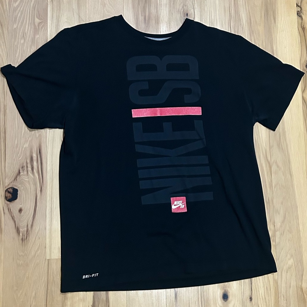 NikeSB | Nike Skateboarding Men’s Drifit T-Shirt